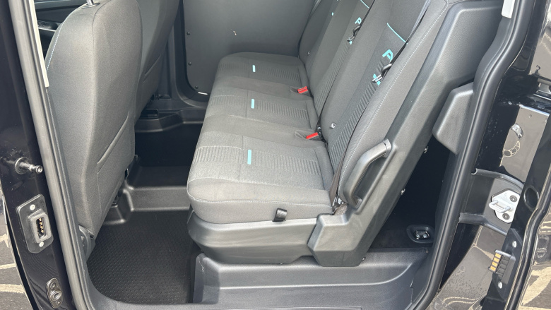 Ford Transit Connect 250 L2 Petrol 1.5 EcoBoost PHEV 150 Active FlexCab Van Auto